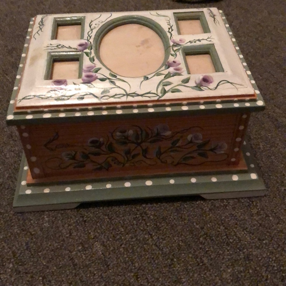 Jewelry box
